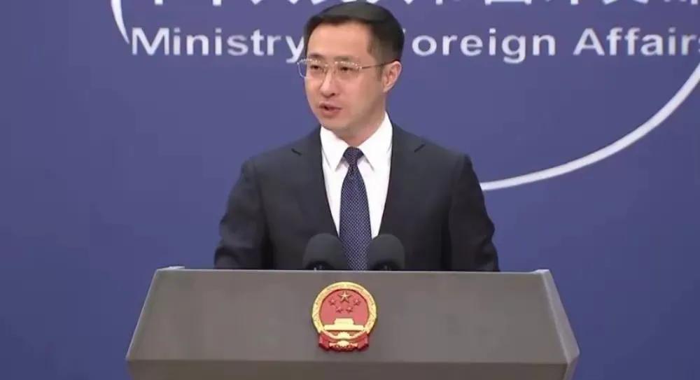 欧盟金融大棒砸伤自己人？不许与俄合作，欧盟制裁2家中国银行，不到24小时，中方霸