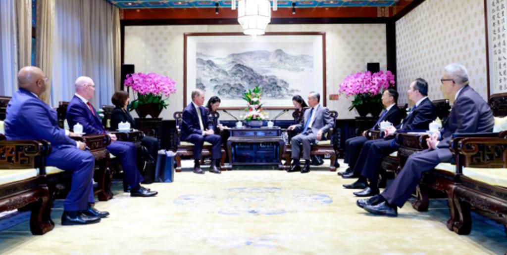 王毅外长最近很忙，刚从韩国、印尼转了一圈，又跟印度谈完边界问题，回头就在北京见了