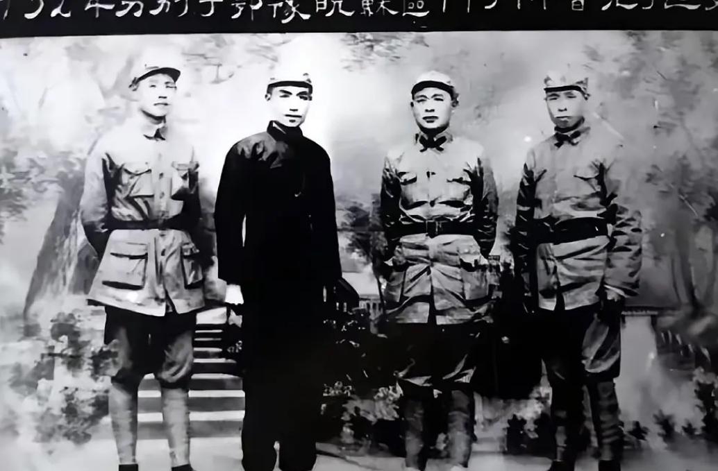 1935年，红25军长征前，留下138人，后来这支部队发展为一个师，好几千人，可