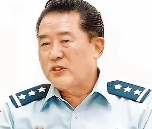 台湾首任军事大学校长，退役上将夏瀛洲说：当年佩洛西窜台，解放军趁势突破了海峡中线