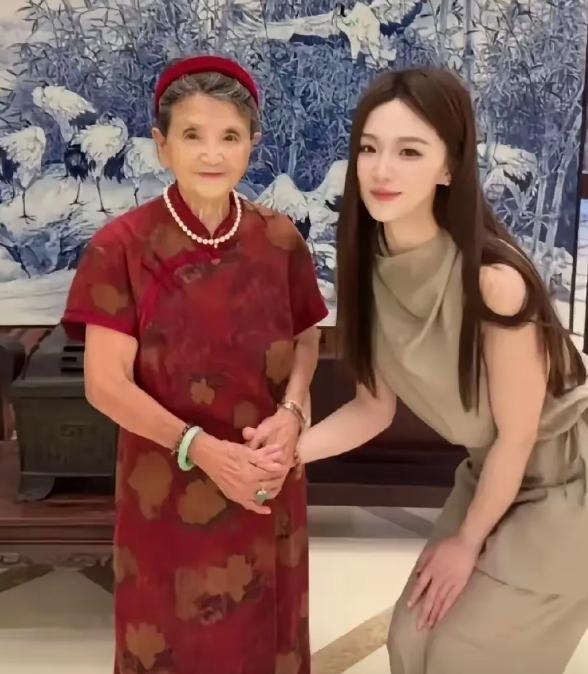 查了下杨子的网传新女友，不查不知道，一查吓一跳。网传，23岁李隽子入驻杨家豪