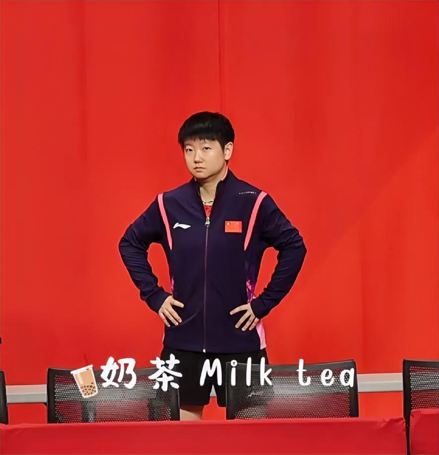 莎莎今天真是玩了命得打呀，在王曼昱首单失利的情况下，第四盘对战朱雨玲竟然打出