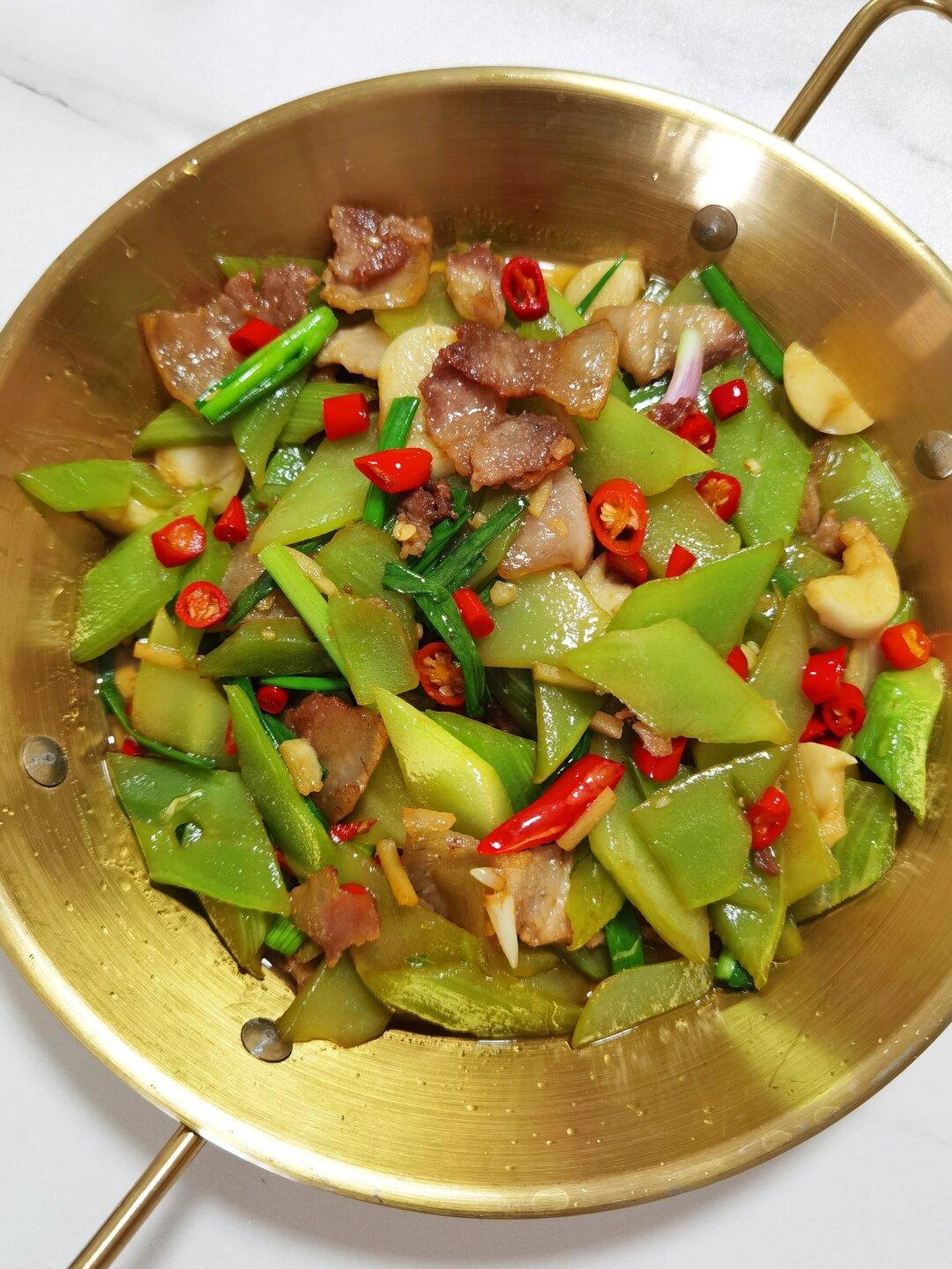 湘潭美食寻味打卡，这家巷子里的老店真的超下饭！龙记口味馆美食推荐：1、莴笋