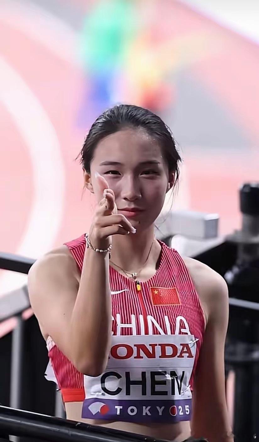 截止目前，世界上女子100米最快的5名黄种人如下：第一位：李雪梅🇨🇳成绩：