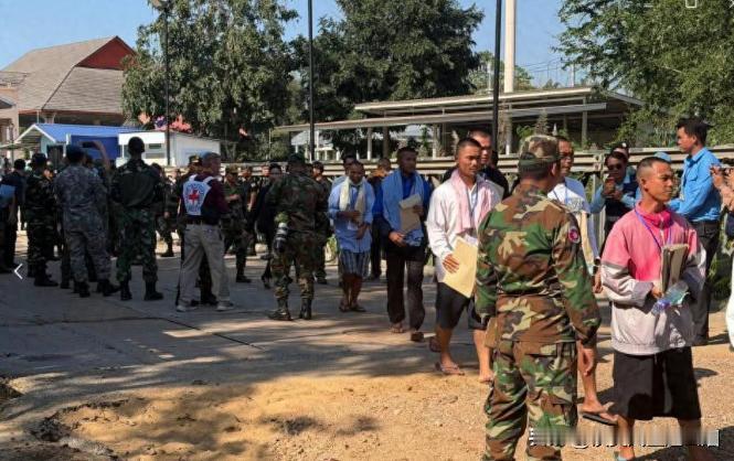 泰国是有诚意谈和平的！泰国释放了18名柬埔寨俘虏，就是表达诚意了，接下来轮到