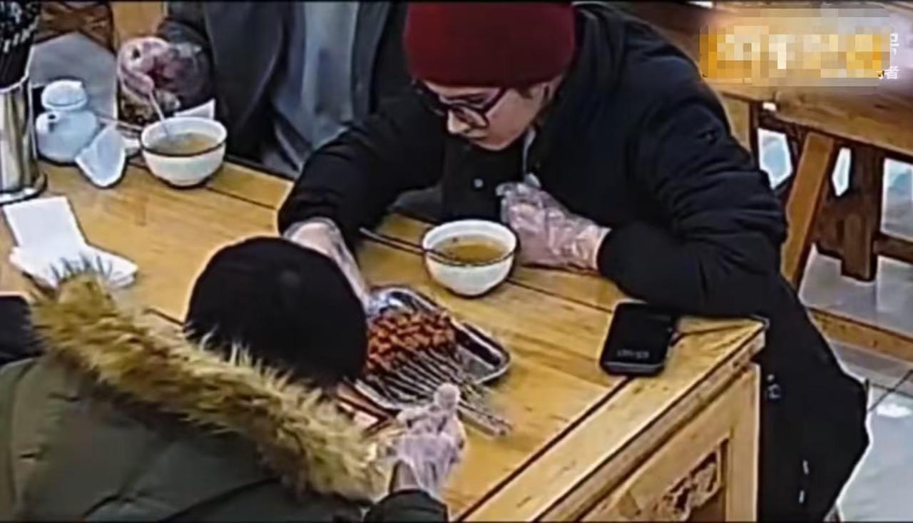看到印度留学生在西安吃30串烤肉这事儿，心里真不是滋味。老板怕出错每次都会特