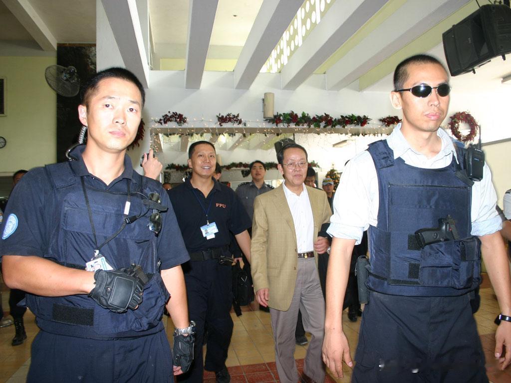 派驻海地维和的武警部队装备的92式9mm手枪