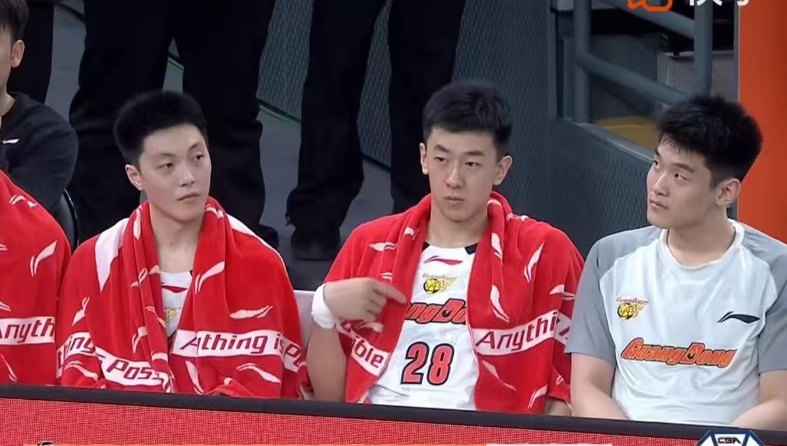 别再把广东当作这个赛季的夺冠热门球队了，广东球迷也应该醒醒了！不是外援的问题，其