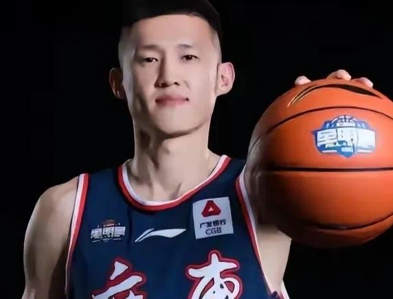 宏远续约规则十分谨慎，周鹏续约前景充满变数熟悉广东宏远运营策略的球迷都心知