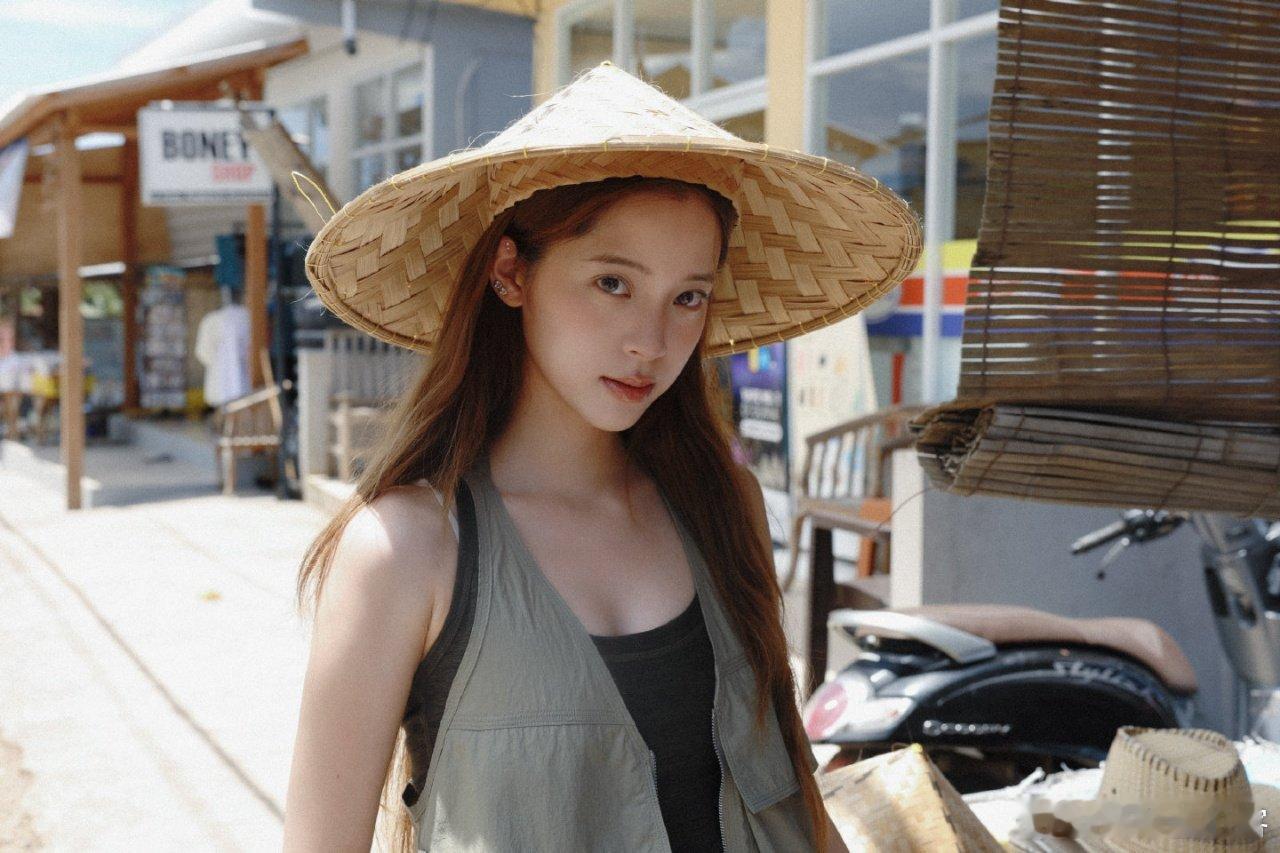没有不夸欧阳娜娜的义务内娱审美天才名不虚传！每次出图都惊艳四座，自带艺术家的敏