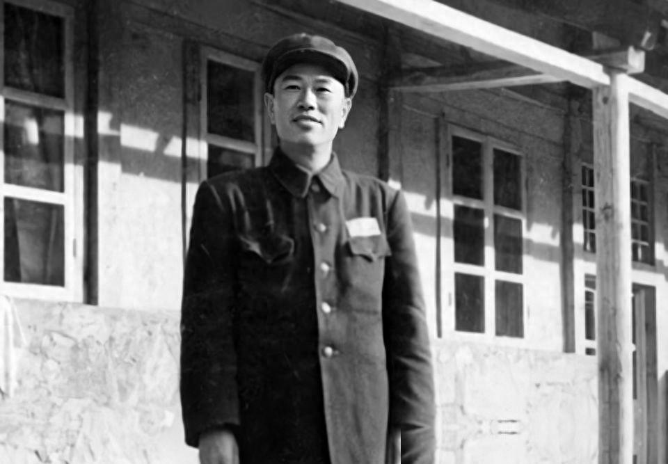 1959年，有人好奇：彭德怀脾气出了名的大，志愿军不少高级将领，包括副司令洪学智