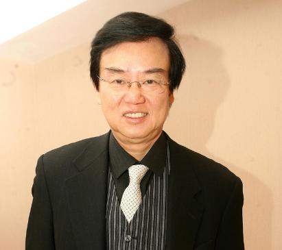 80岁黄百鸣主动放弃保释直接入狱！不是掏不起20万保释金，也不是赌气硬扛，