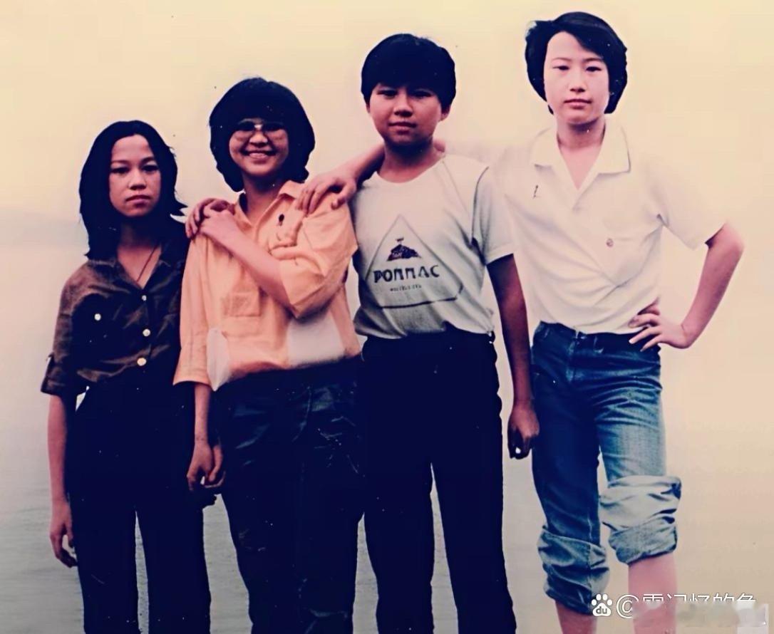 考古挖到宝了！13岁的黎明和小伙伴的合影，青涩稚嫩的脸庞已经藏不住那股帅气劲儿，