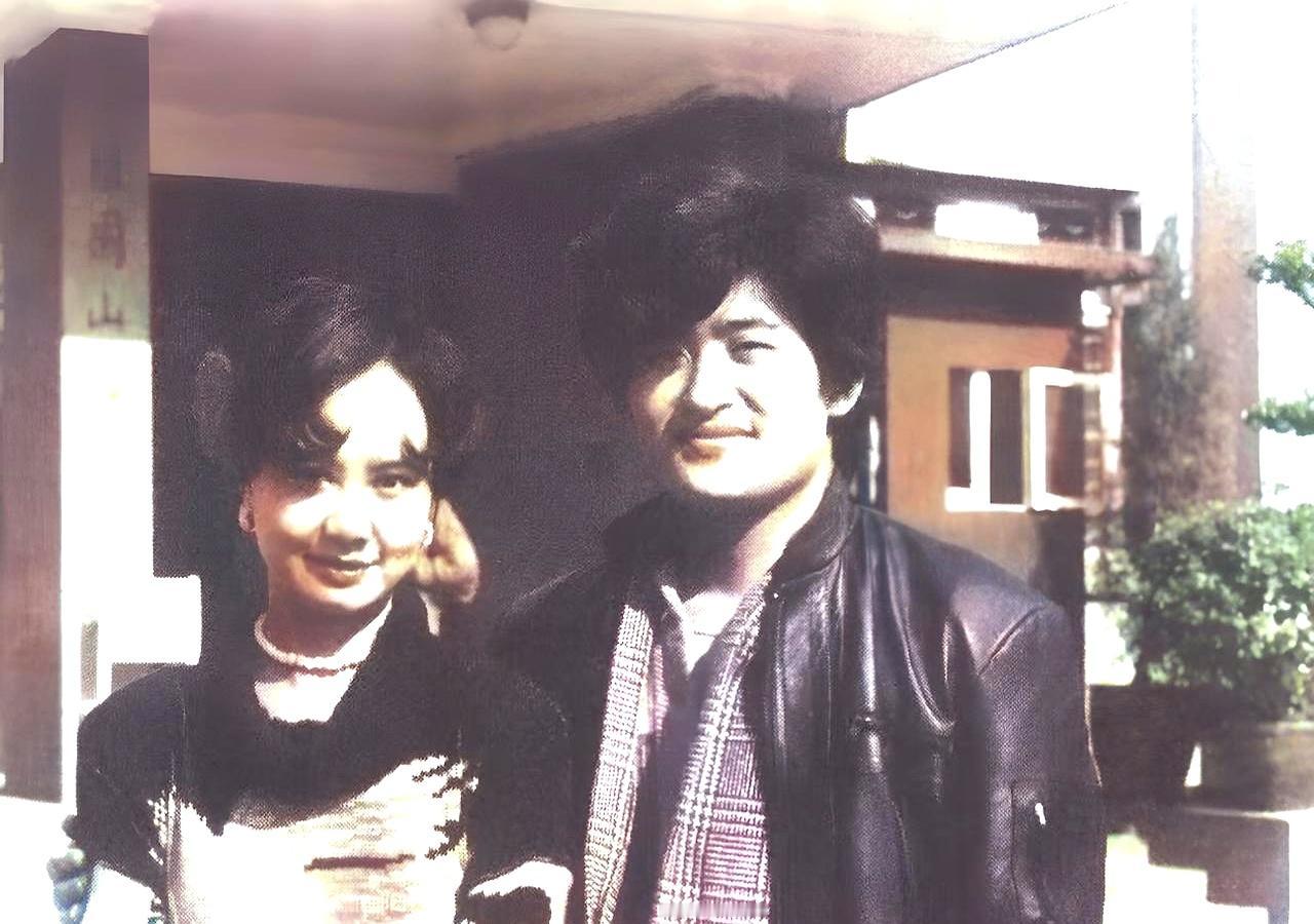 1988年卢璐带刘欢回家，她爸盯着这个准女婿，问了一句：你看上我女儿哪点了？刘