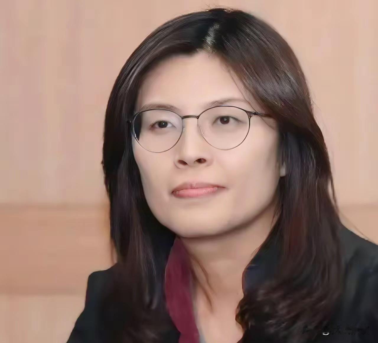 看着侯友宜现在的处境，估计后槽牙都快咬碎了。侯友宜现在肯定憋坏了，后槽牙都快