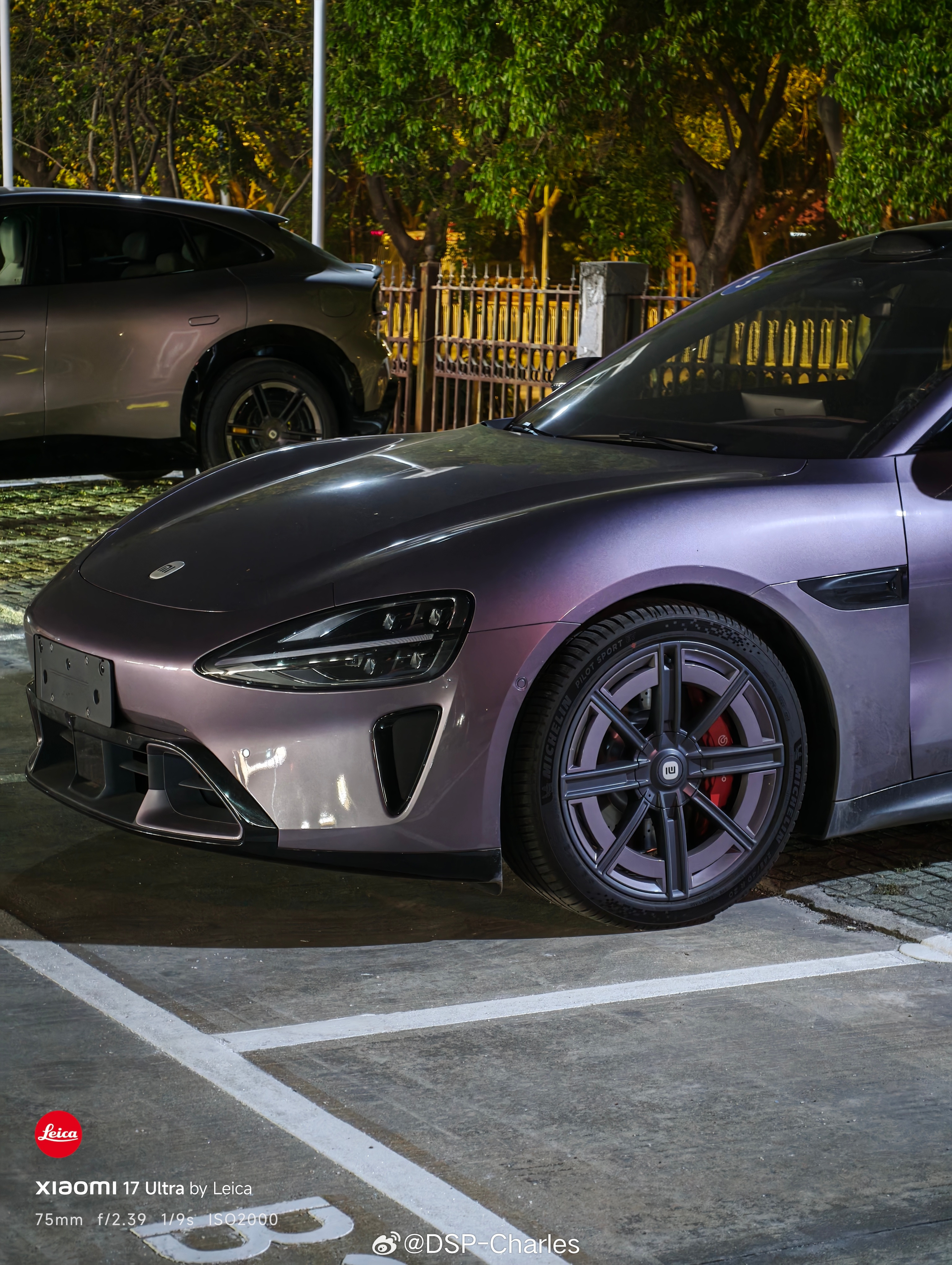 SU7的米形轮毂比YU7光环轮毂好看太多了设计还是很有考究的