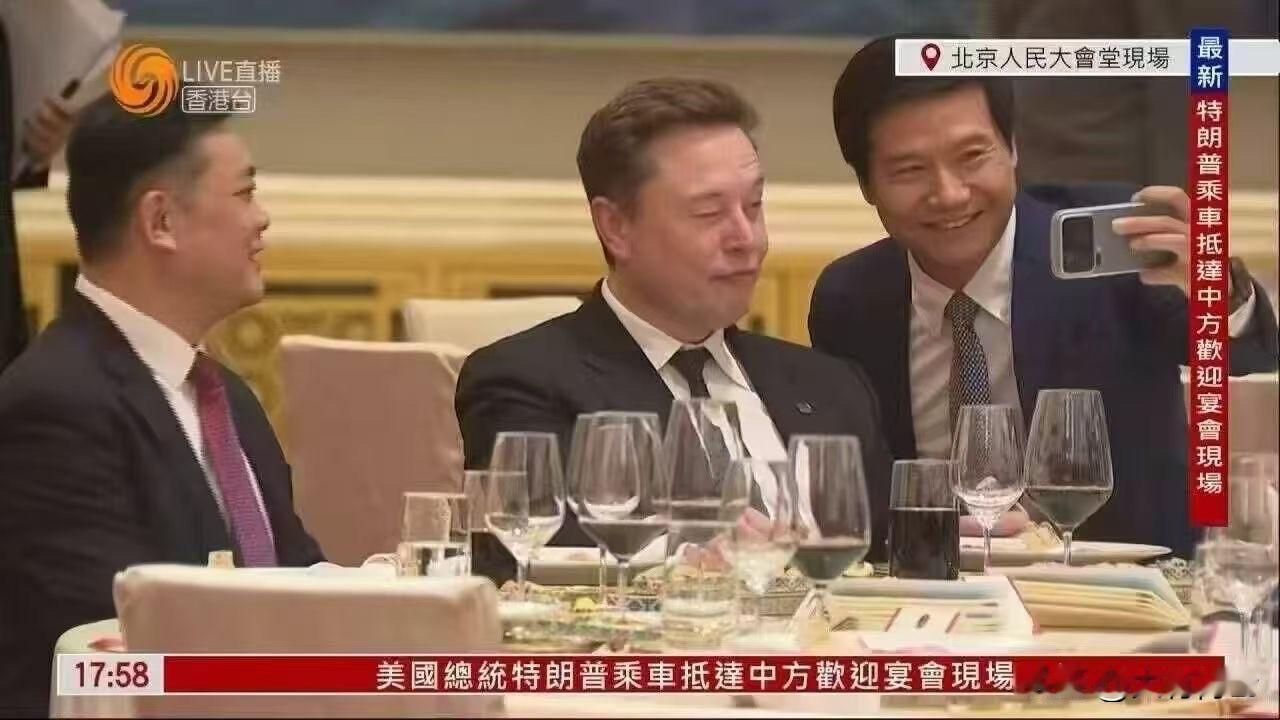 雷军能屈能伸，很让人佩服！雷军怎么说也是千亿身家的大佬了，可是还能把自己姿态