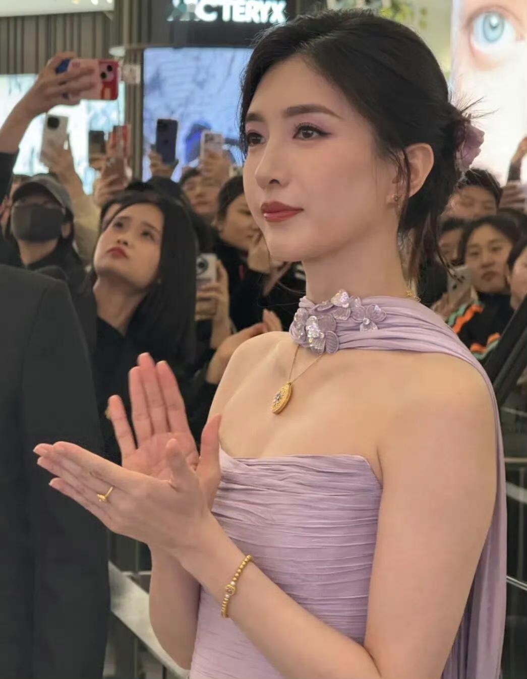 家人们快来看！江疏影这风格大变样，简直让人认不出啊！以前她总给人...