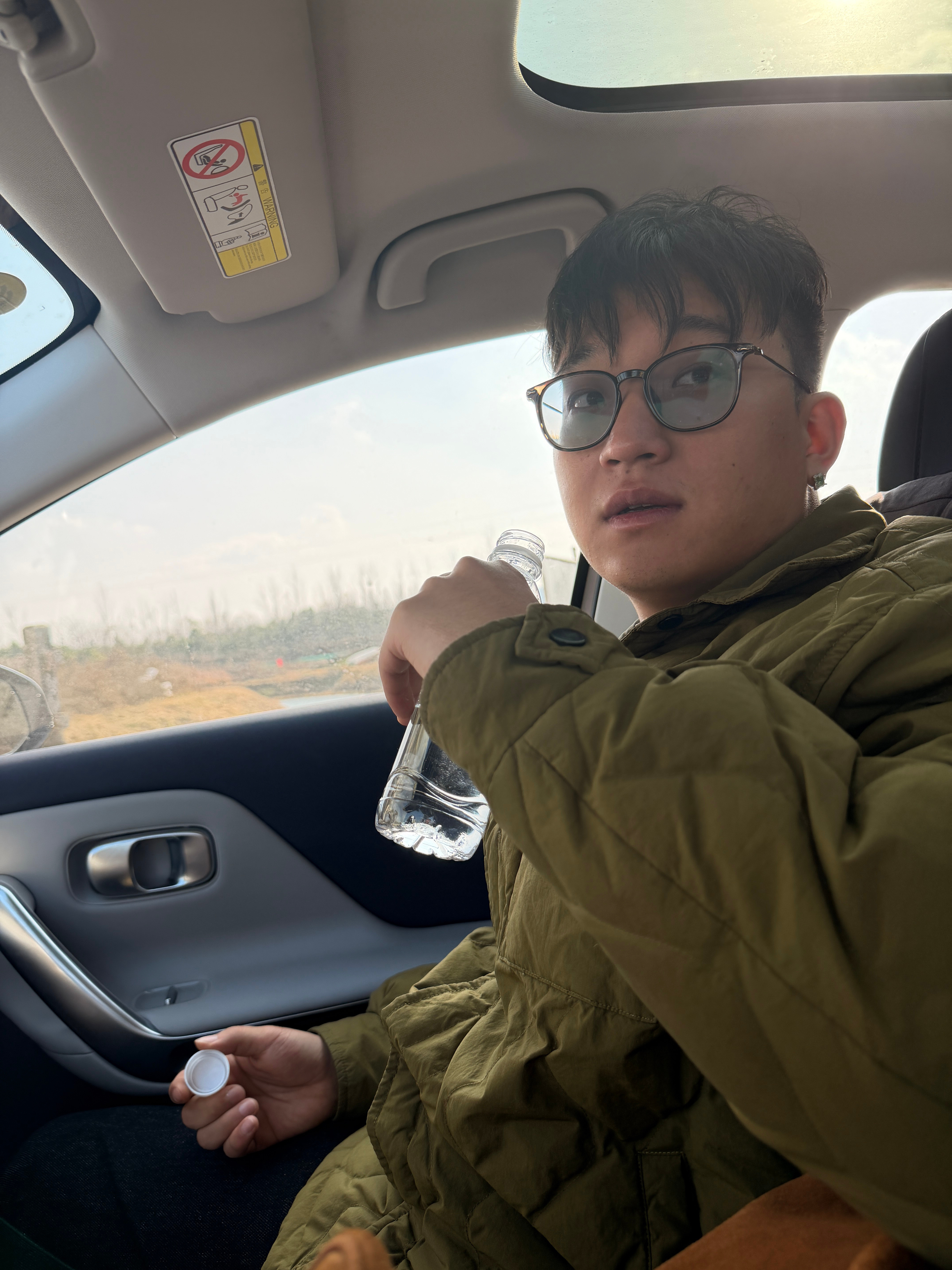 弟弟昨天的“杰作”！！今天去领克4s店问了我这碳纤维前唇原厂换掉要1.3万……弟