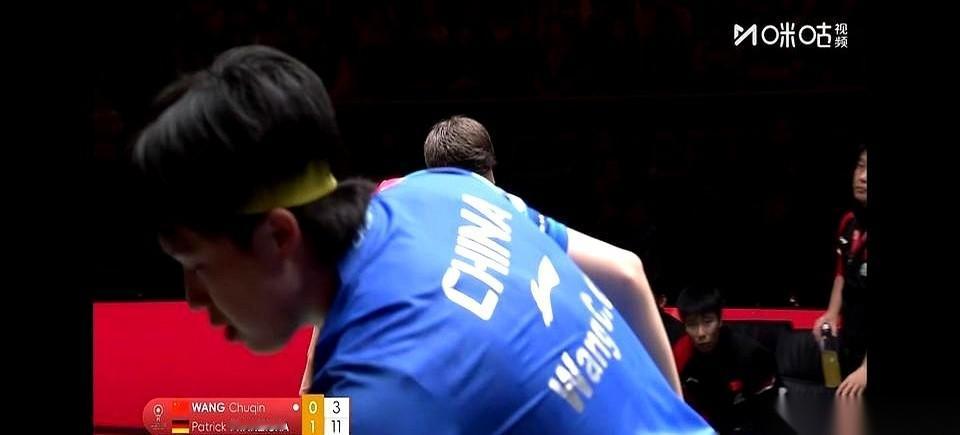 屏幕上那个0:2，刺眼得我心里咯噔一下。说真的，心脏差点停了。那是王楚钦啊，