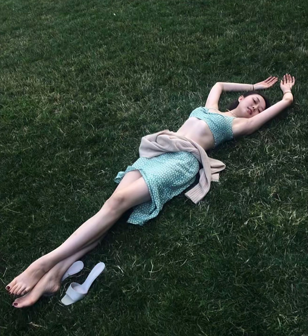 晚晚早年支棱期照片她真的穿搭审美身材都在线