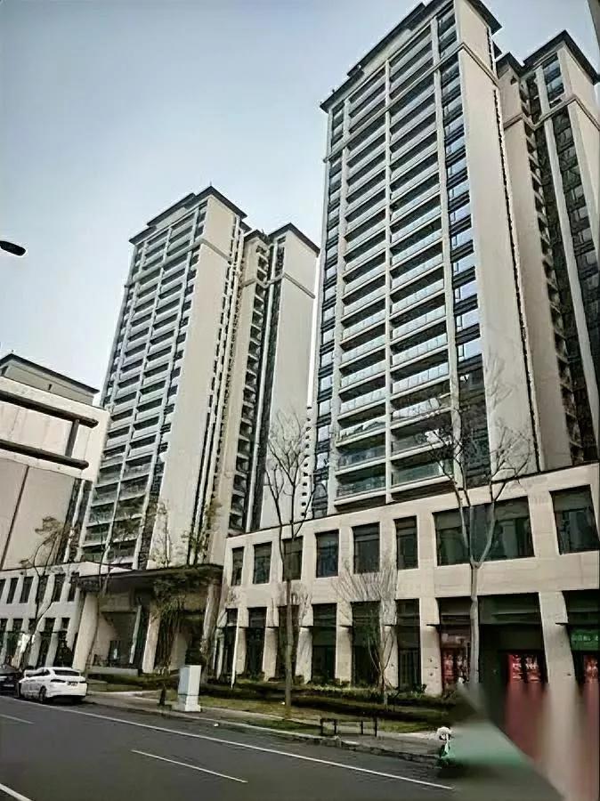 房产中介慌了！为啥？国家突然搞了个二手房直供平台，把银行、房管等部门全拉一起