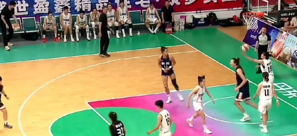 四川女篮今晚以88:77击败江苏女篮，李梦再次发挥惊艳，全场得到27分9助攻，再