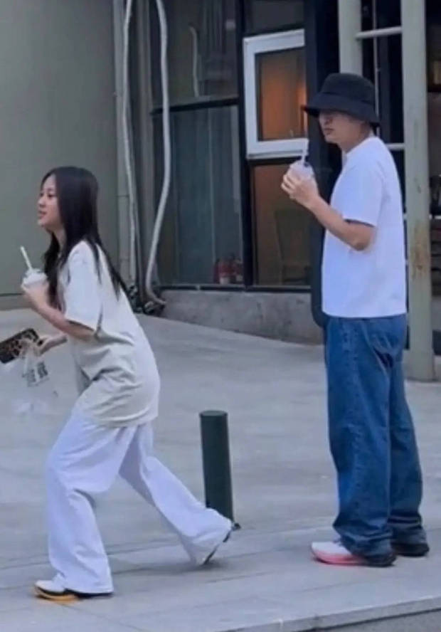 贾乃亮李小璐罕见合体陪女儿，却被疯狂建议复婚。 这样挺好的，给孩子一个完整的