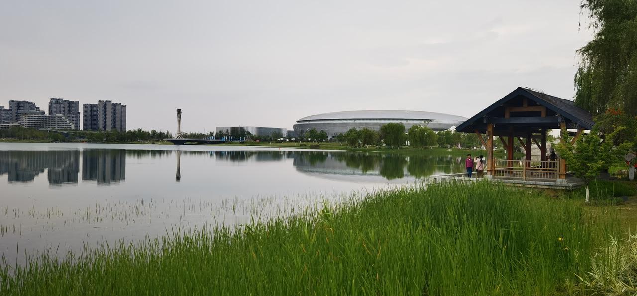 成都·东安湖东安湖位于成都龙泉驿西麓。传闻北宋被金灭后，北宋时期以雪景寒林山