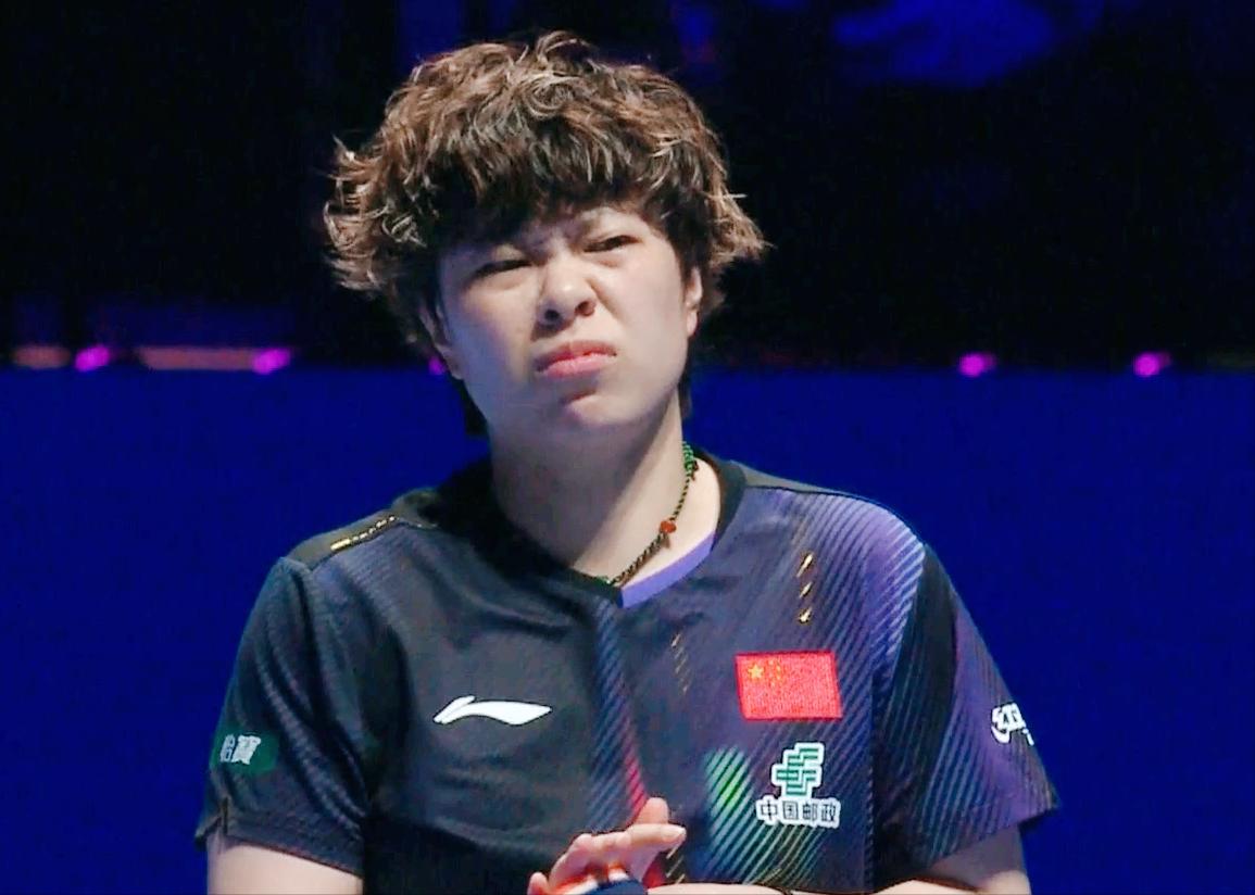 我去！王艺迪怎么和覃予萱掉进同一个坑里了？第一局王艺迪打温特反手，结果碰