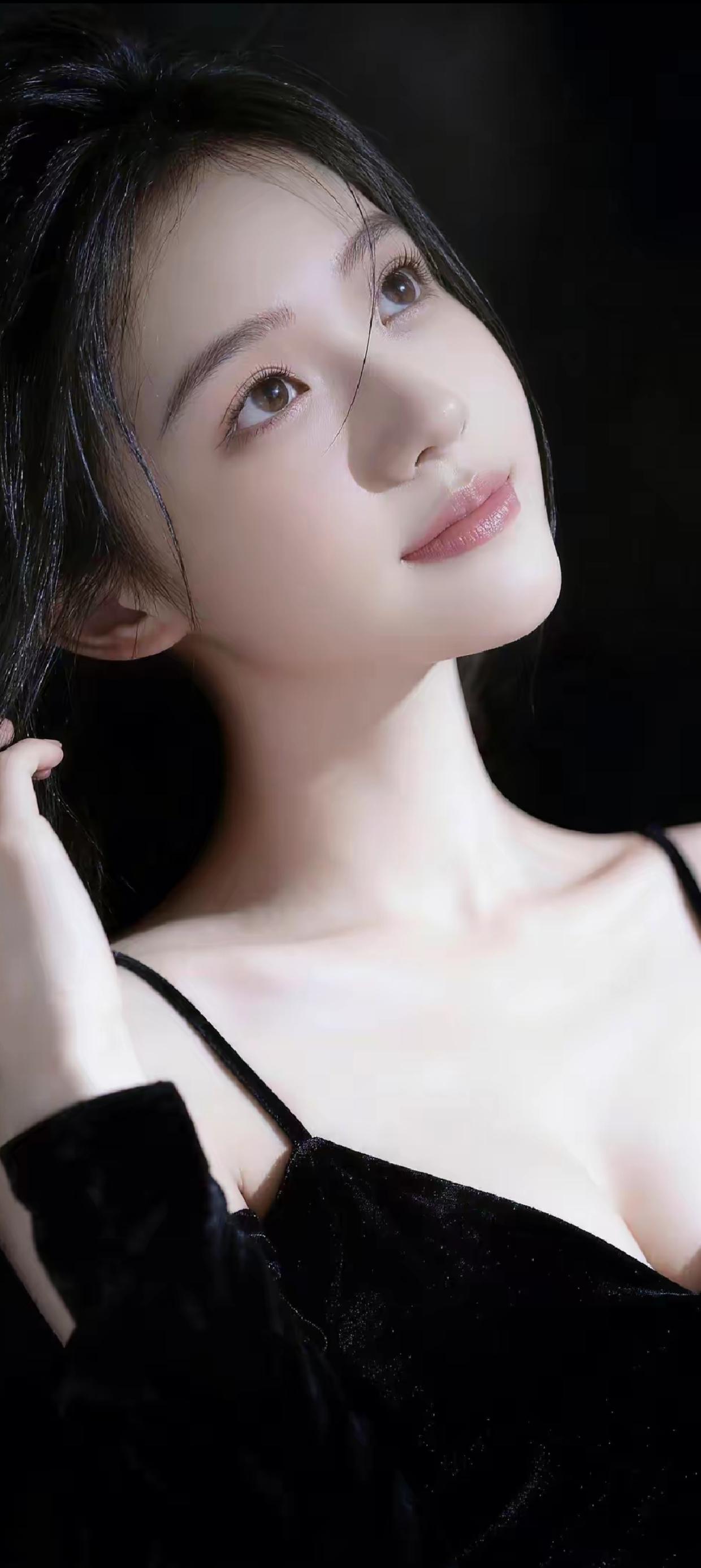 月华如练，美人如画。