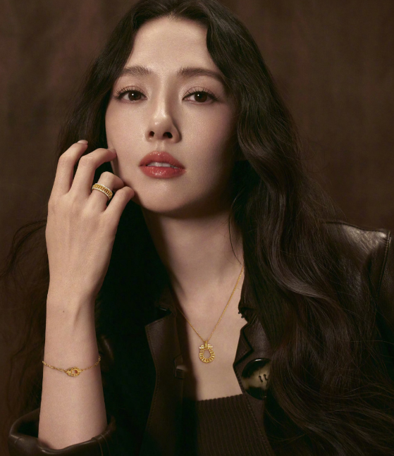 郭碧婷现在最庆幸的是她生了两个孩子，她的下一代确确实实已经实现了阶级跨越，而且向