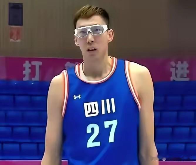 600万稳稳到手！周琦帮助四川夺得一块金牌完成既定目标四川队半决赛爆冷以77