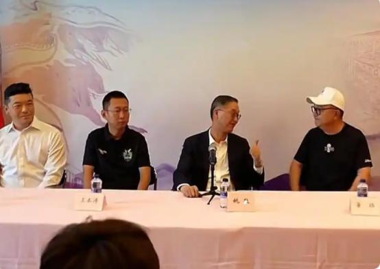 “董路这段发言太精彩了！”“简直有省办公厅主任的水平！”8月12日，中国足球小将