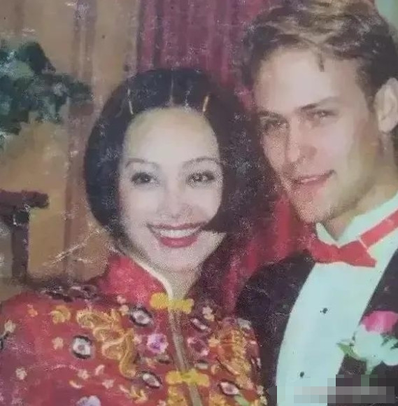 1997年，宁静嫁给美国人保罗，第一次上门，婆婆说：“我家有5000亩地，近亿存