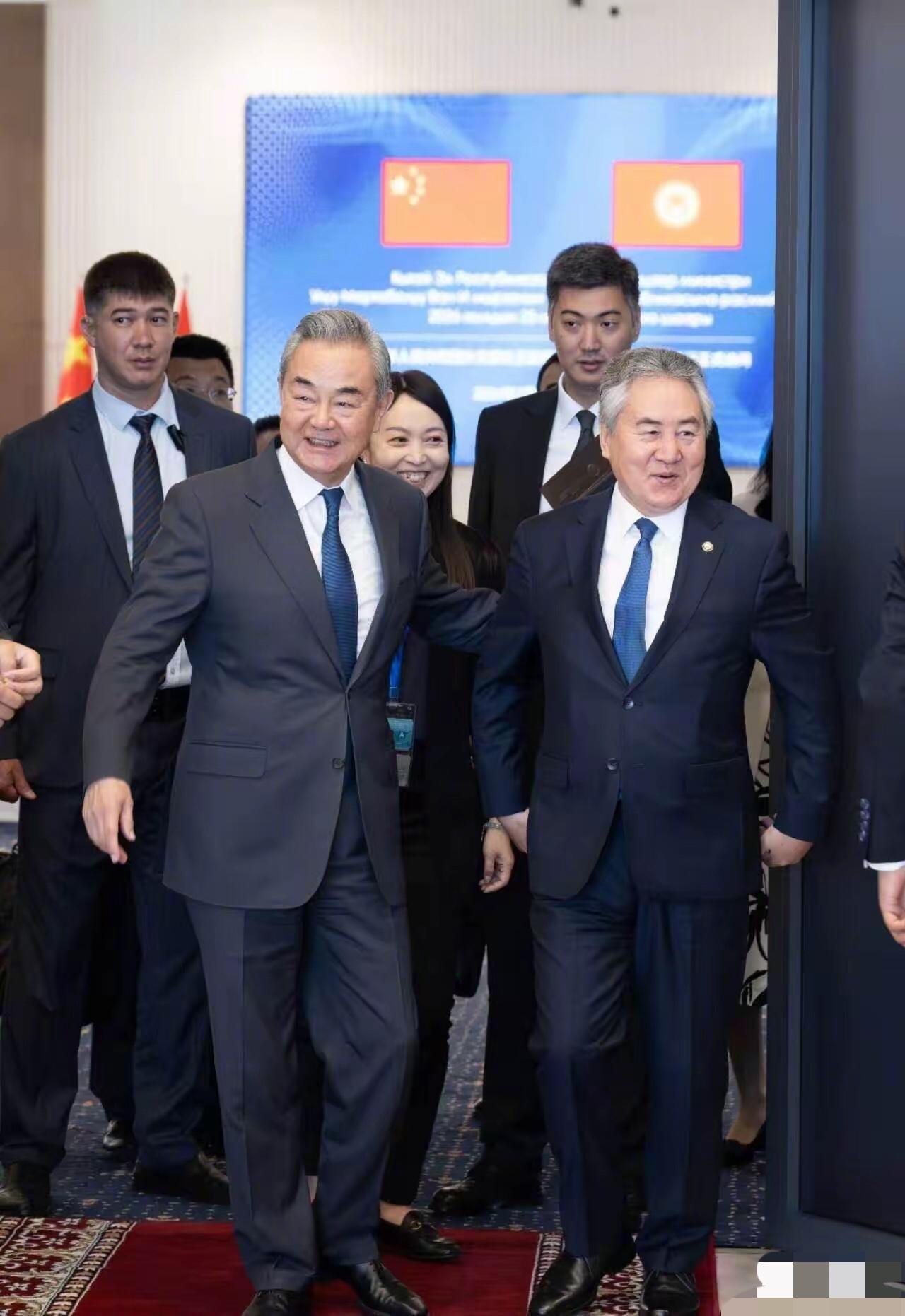 谈成了！中吉外长乔尔蓬阿塔愉快会晤，两大重磅成果实打实落地！据新华社、外交部7月