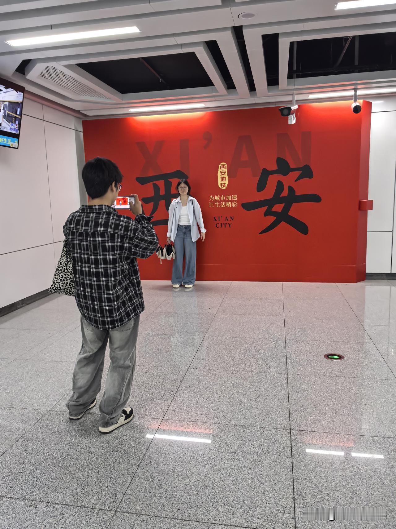 说说西安风景最美的地铁站。5月3日，去西安曲江池寒窑风景区转了转。景区的美景给
