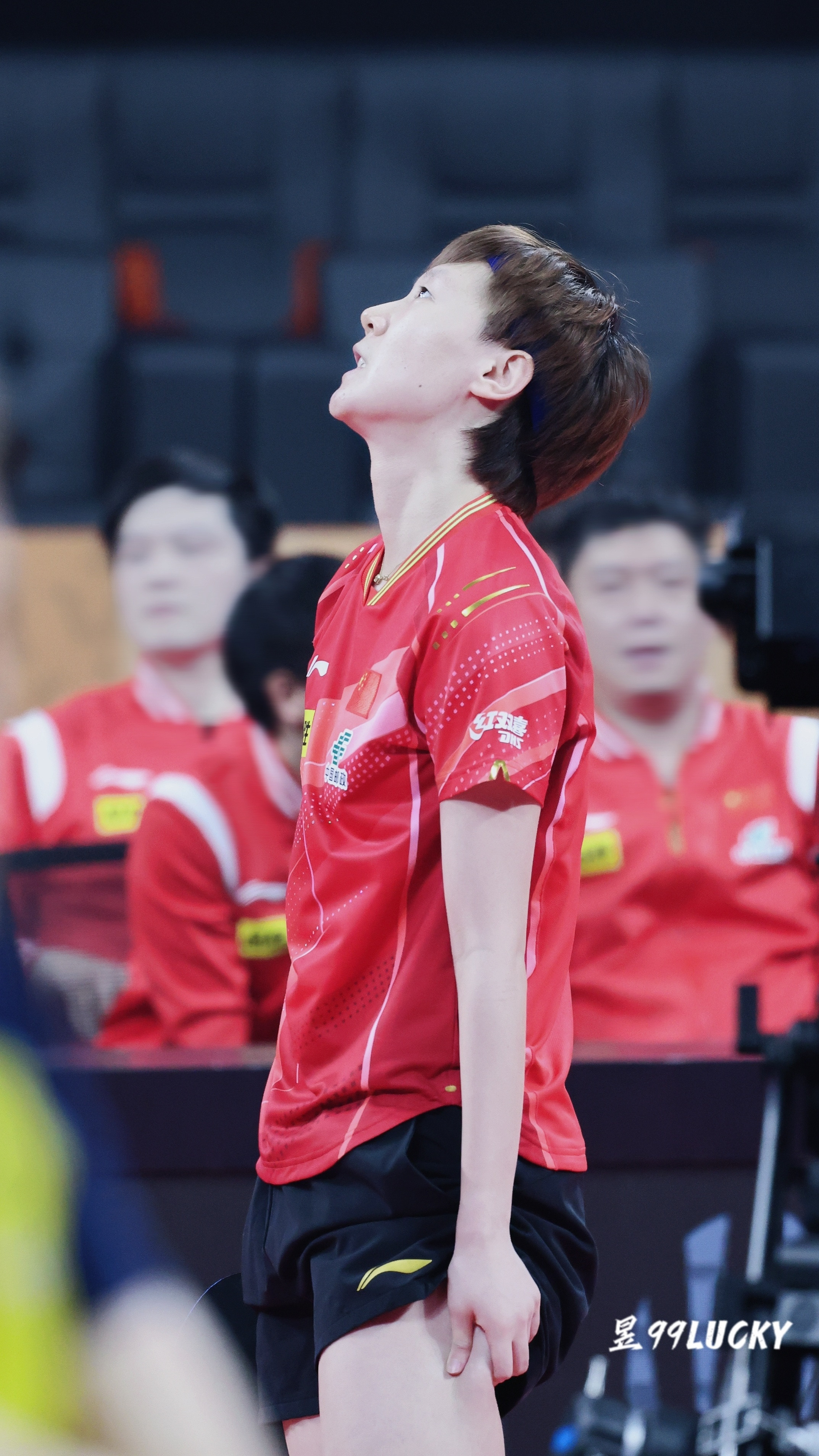 首届混团有一场焦灼的中日大战，王曼昱因为丢了一分自责到掐大腿。可是那场比赛中国队