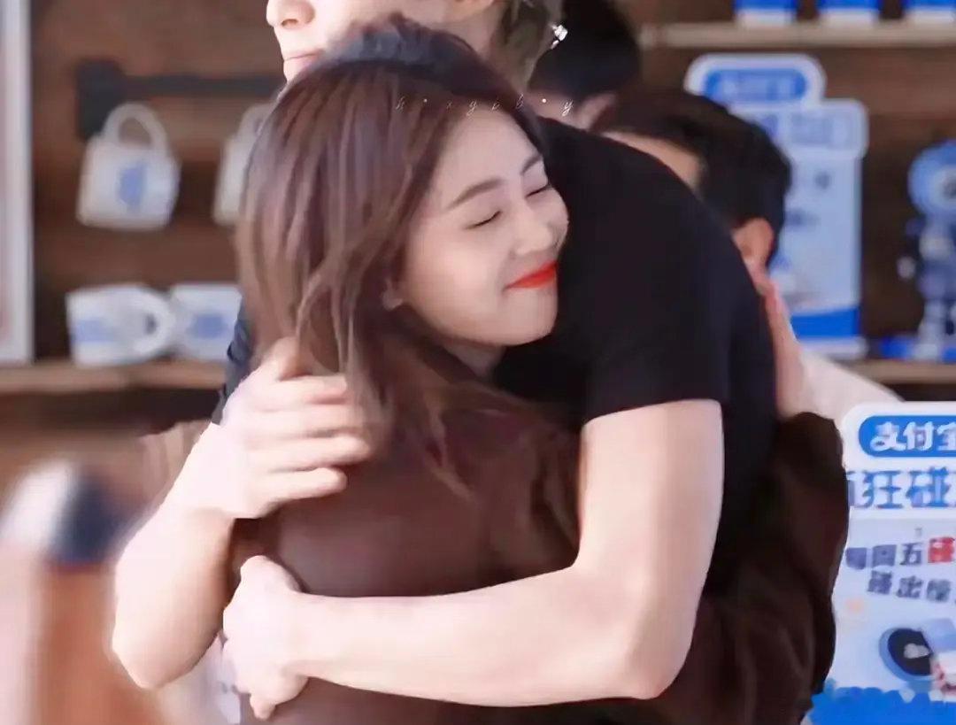 🐒🍍怎么回事，土营过去多久了综艺炒CP，互蹭冷度？