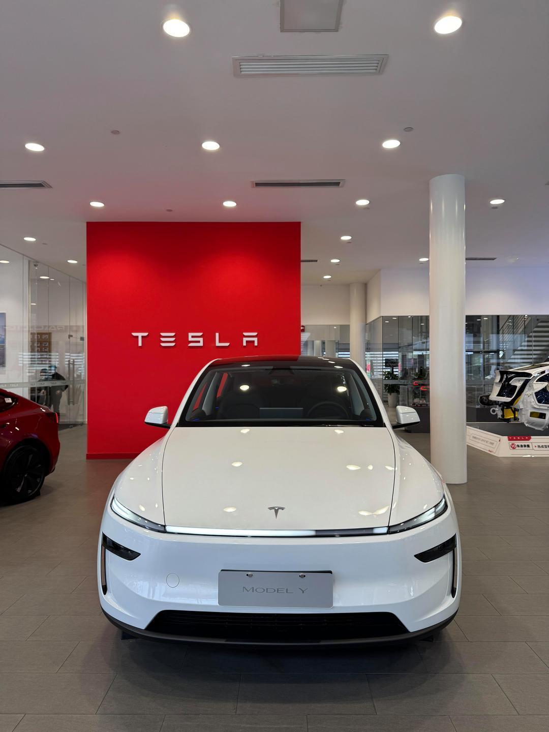 1月14日起，特斯拉中国超充站实施新规：仅当车位全满时收取6.4元/分钟占位费，