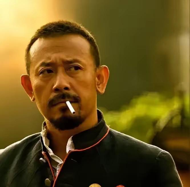 其实姜文的问题就和冯小刚，陈凯歌那些人一样，过时了。这些老精英们都充斥着一股子现