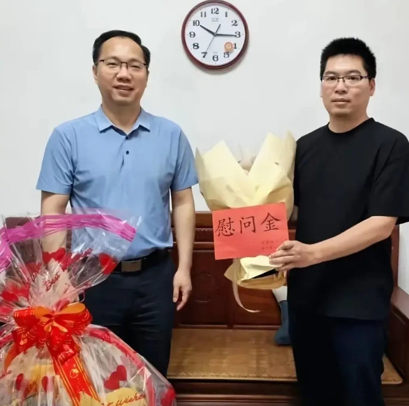 已申请见义勇为！广州韶关的钟威，受嘉奖了，县书记亲自颁慰问金，钟威说，自己回头看