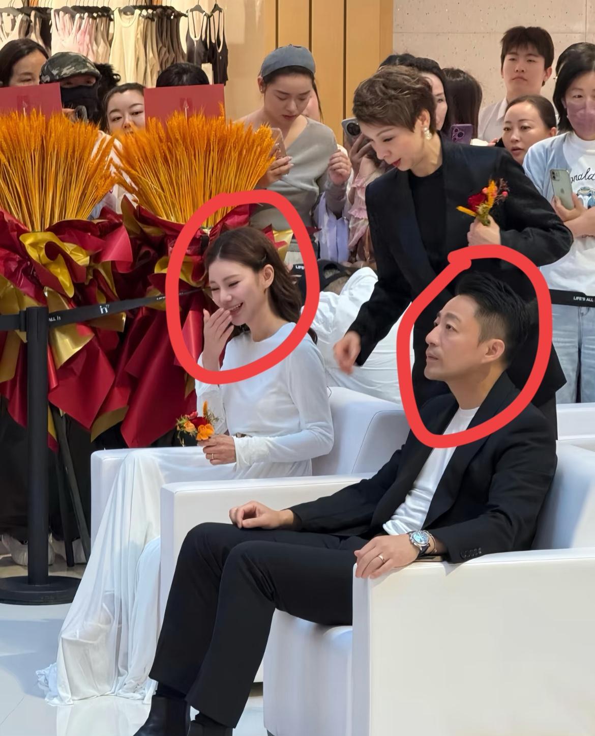 汪小菲一下子老了……大伙原以为汪小菲婚后会意气风发，没想到近期他和马筱梅