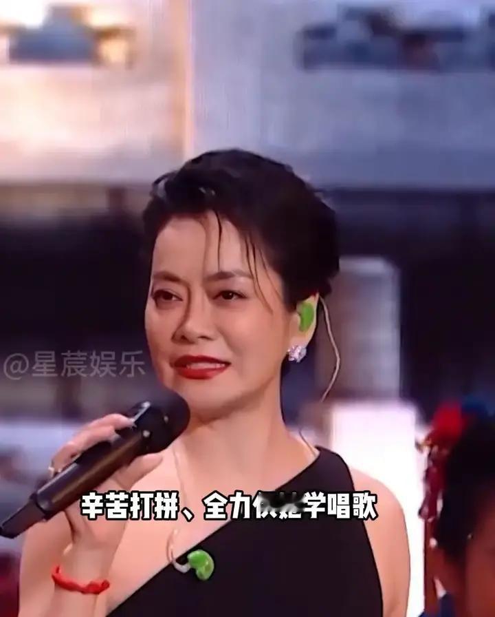 毛阿敏出名挣到大钱后，干的第一件大事，就是掏钱在上海给两个亲哥哥一人买了一套房。这种直接砸钱的做法，