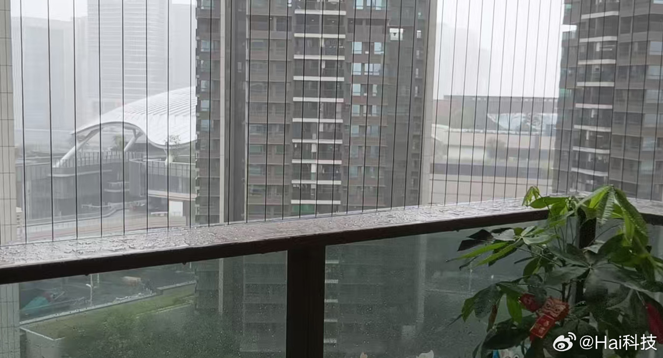 深圳机场Sorry全场不过雨季习惯了，前几天去昆明延误，去郑州回来也差点延误，但
