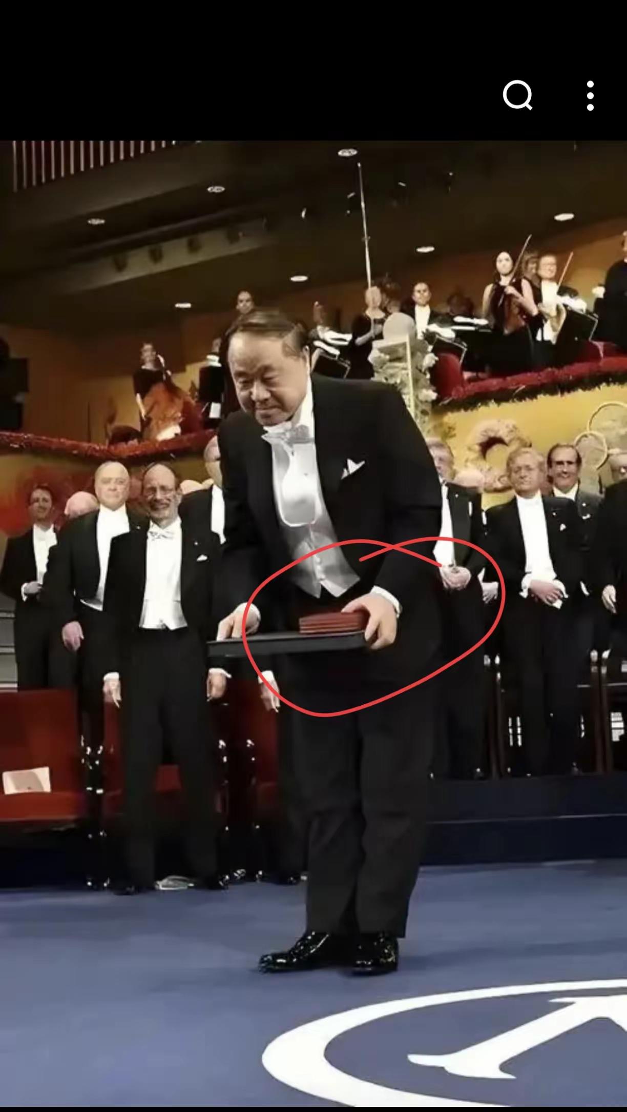 越琢磨莫言笔下的那些苦难，越觉得味道有点不对。他总盯着以前日子的苦往下写，写家人