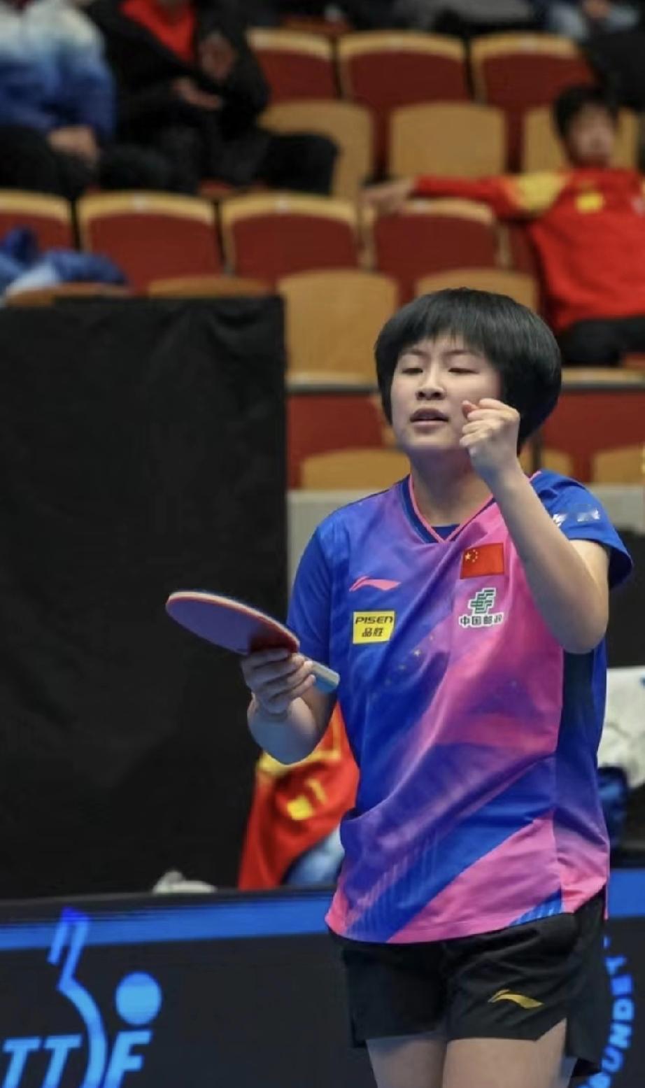 小蘑菇这次精神了！一张新加坡大满贯外卡，直接要和孙颖莎、王曼玉争夺2000积分