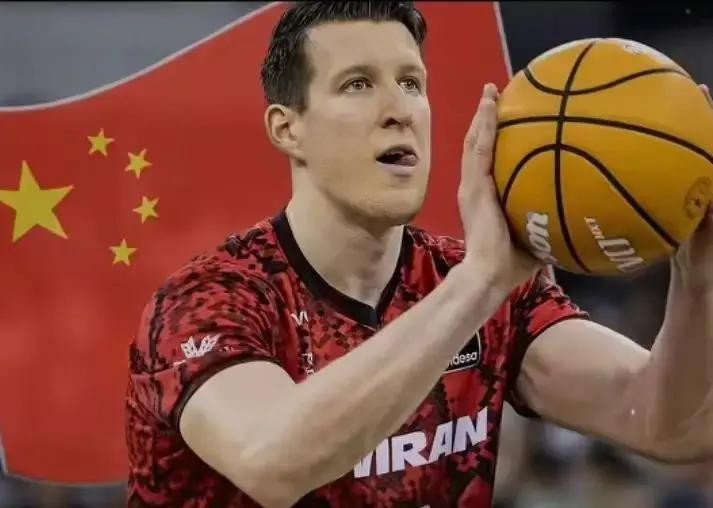 广东宏远最近的外援操作让人有点摸不着头脑。休赛期憋了这么久，结果选了个博齐奇。看着像是为了解决锋线的