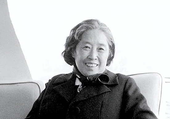 1978年，被关押十二年的王光美终于走出监狱。漫长的铁窗岁月，磨瘦了身形、熬白了