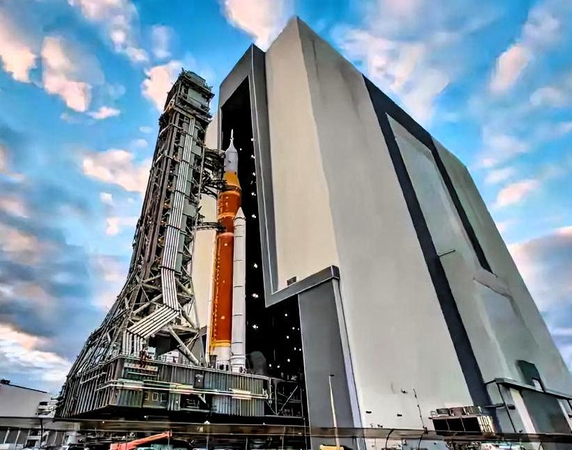 雄心万丈折戟发射台！阿尔忒弥斯2号紧急回撤，美国重返月球再遇重挫全球航天目